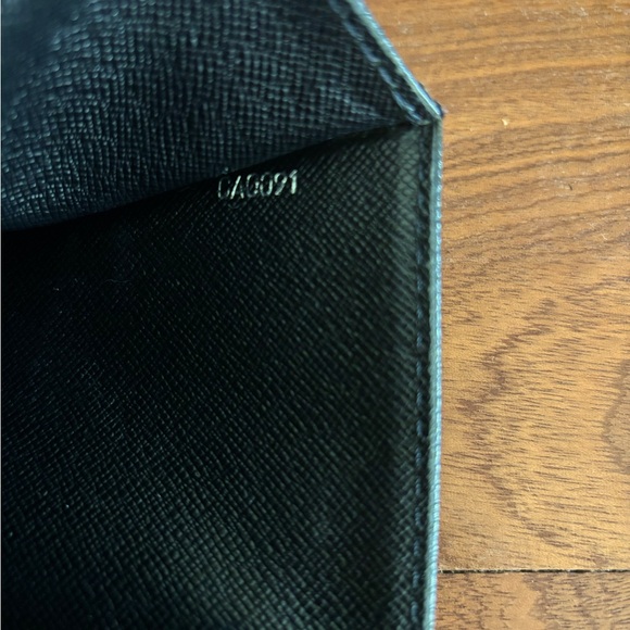 LOUIS VUITTON black clutch with chain - Picture 5 of 5